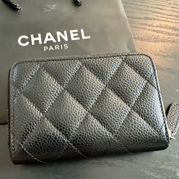 🔴SOLD🔴Chanel Zip Coin/ Card Case - Picture 6 of 11